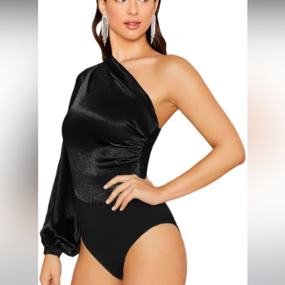 One shoulder billow sleeve black bodysuit